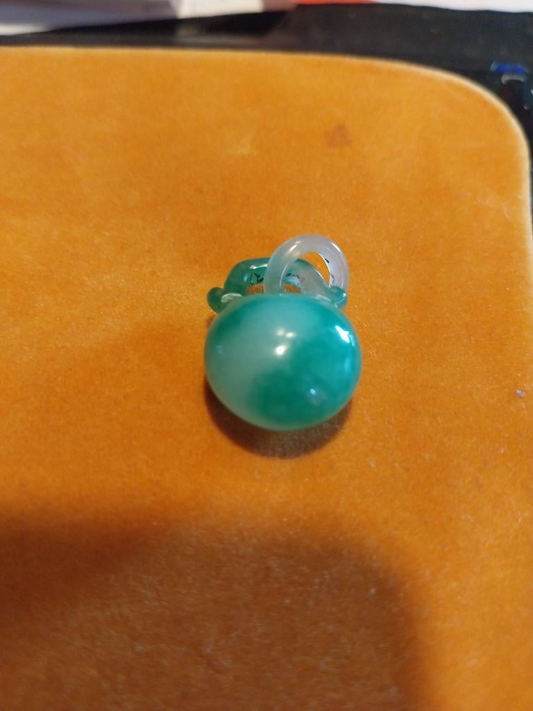 SUPERBE PENDENTIF INCROYABLE EN JADE SCULPTE, Bijoux, Sacs & Beauté, Pendentifs, Neuf, Pierre ou Minéral, Vert, Autres représentations