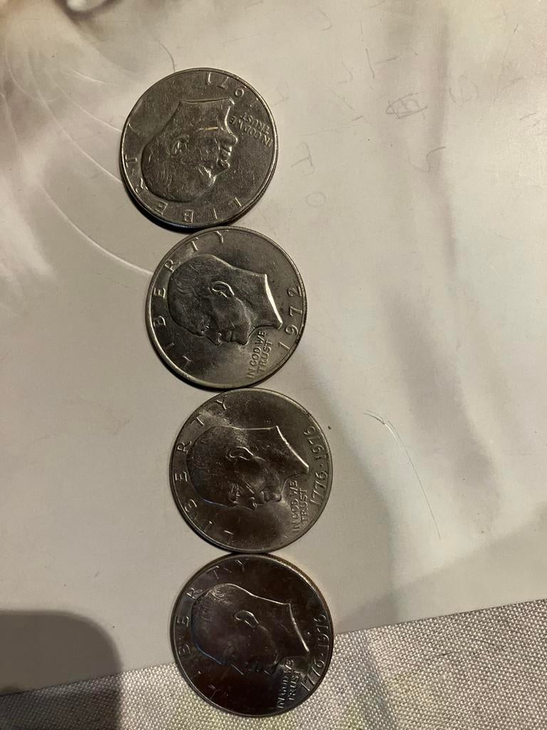 4  zilveren 1 dollar munten, Enlèvement