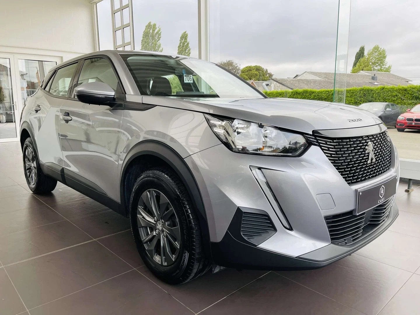 Peugeot 2008 1.2i * GARANTIE + CAMERA + GPS * (bj 2021), Auto's, Automaat, Stof, Gebruikt, Euro 6