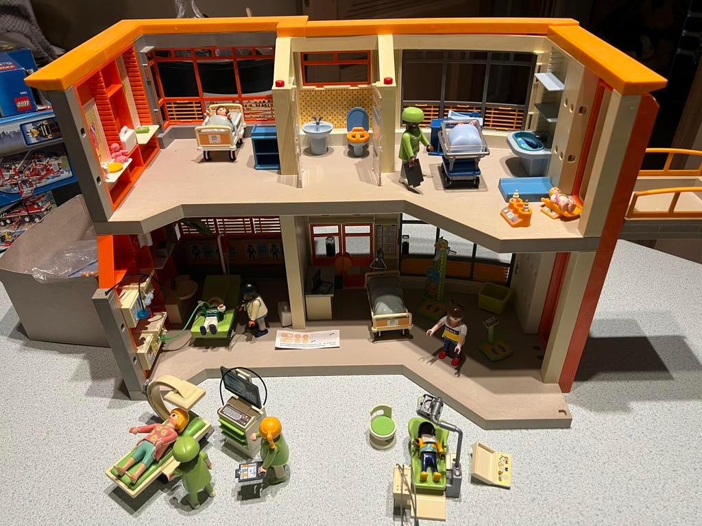 Playmobil city life ziekenhuis, Ophalen of Verzenden, Zo goed als nieuw, Complete set