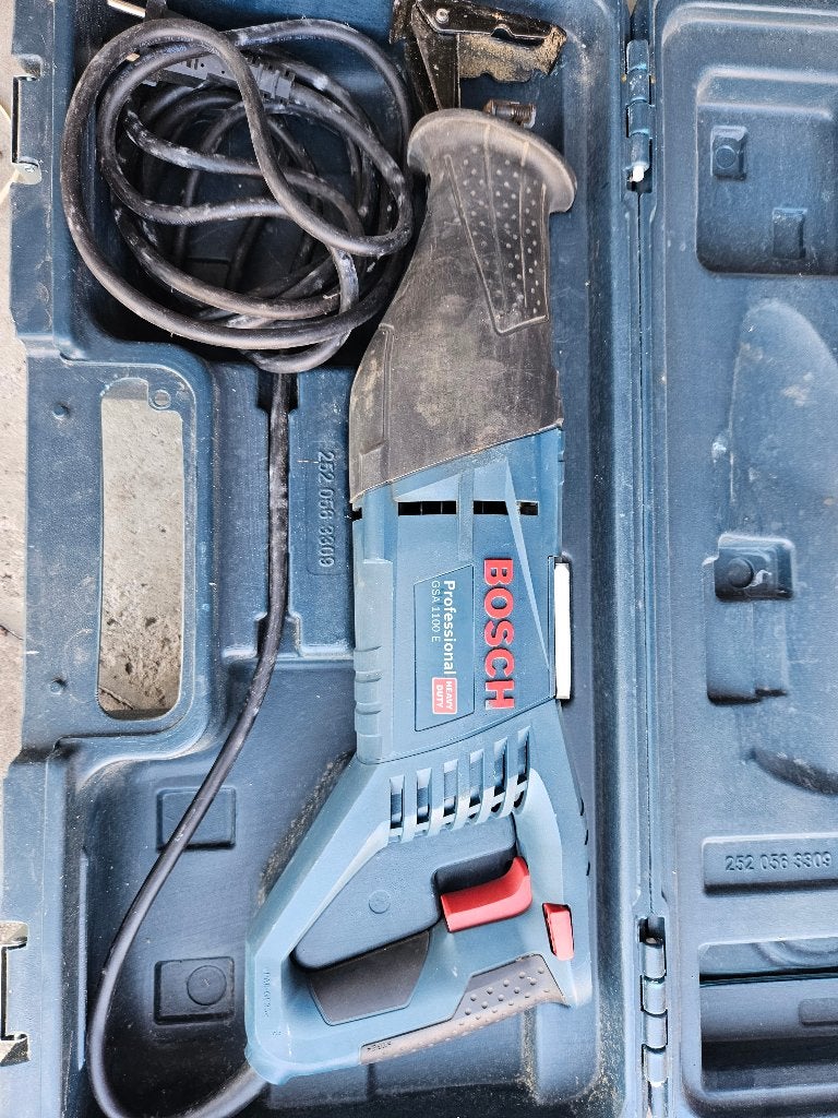 Scie alternative professionnelle Bosch en parfait état, Enlèvement ou Envoi, Comme neuf, Scie sabre, Makita/bosch
