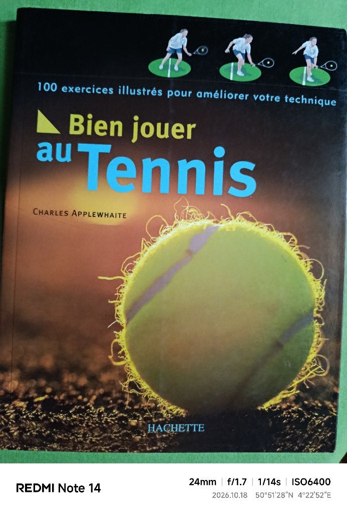 Bien jouer au tennis : 100 exercices illustrés, Sports & Fitness, Enlèvement ou Envoi, Comme neuf, Autres types