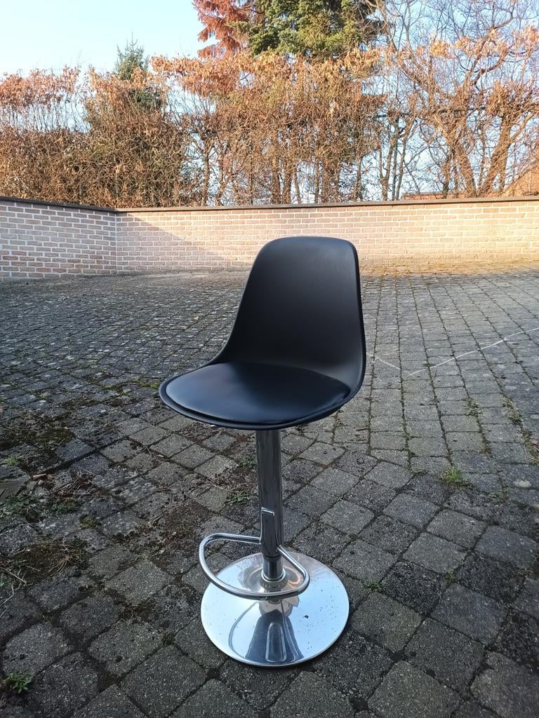 3 barkrukken, Ophalen