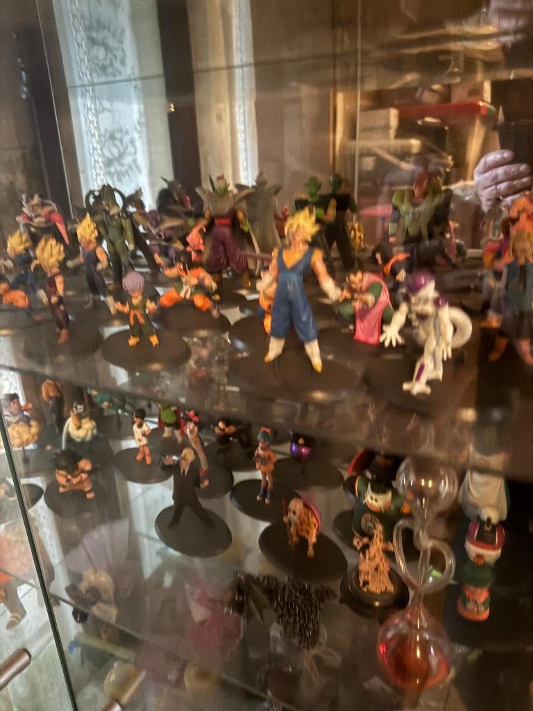vend figurines Dragon Ball + la vitrine, Verzamelen, Beelden en Beeldjes, Ophalen