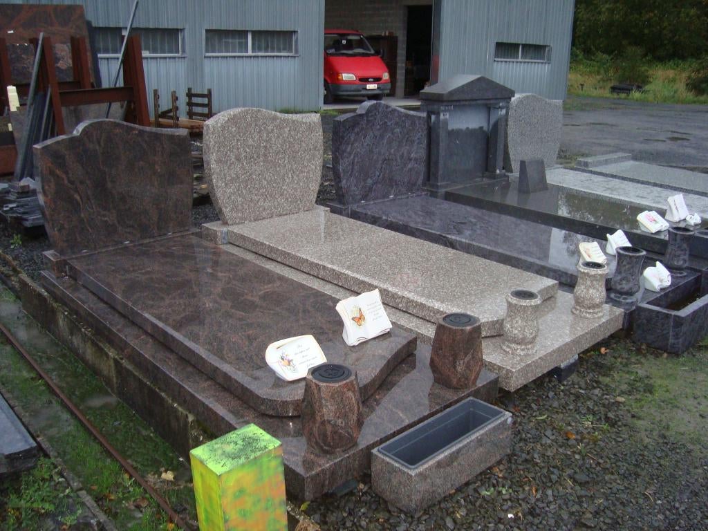 Monuments funéraires en pierre bleue et granit, Enlèvement