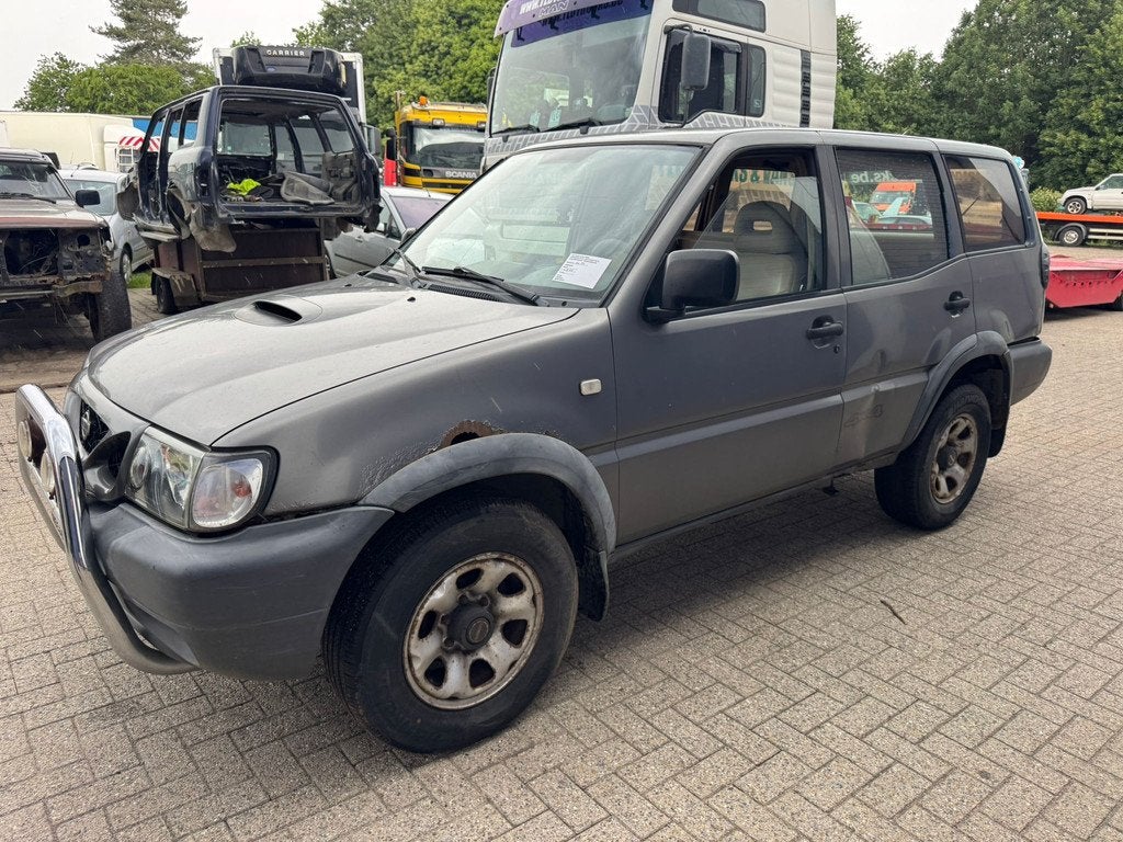 Nissan Terrano *LONG CHASSIS-DIESEL* (bj 2000), Auto's, 2664 cc, Bedrijf, 5 deurs, 2 zetels