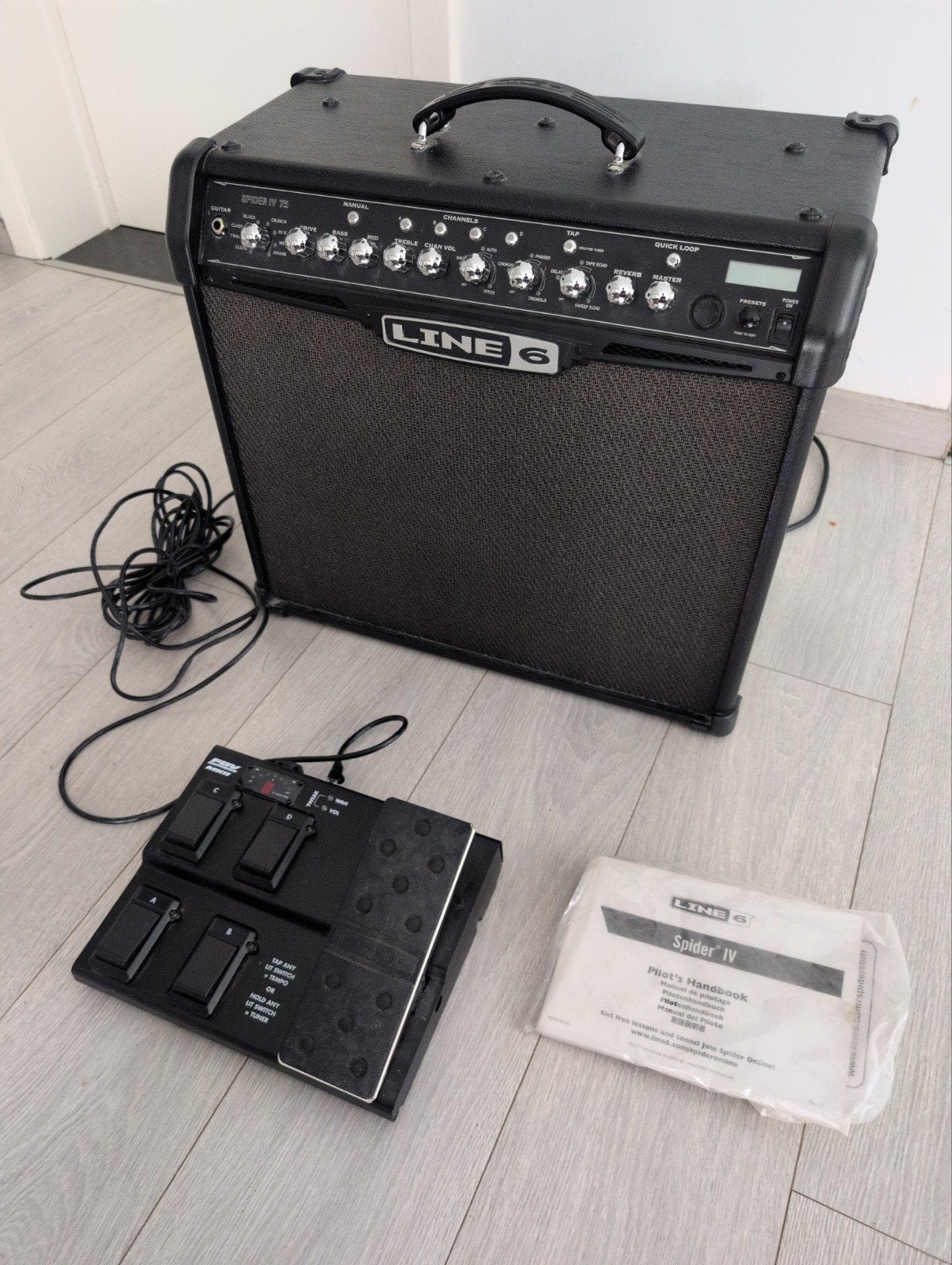 Line 6 versterker + Pedalboard, Muziek en Instrumenten, Versterkers | Bas en Gitaar, Ophalen, Gebruikt, Gitaar, 50 tot 100 watt