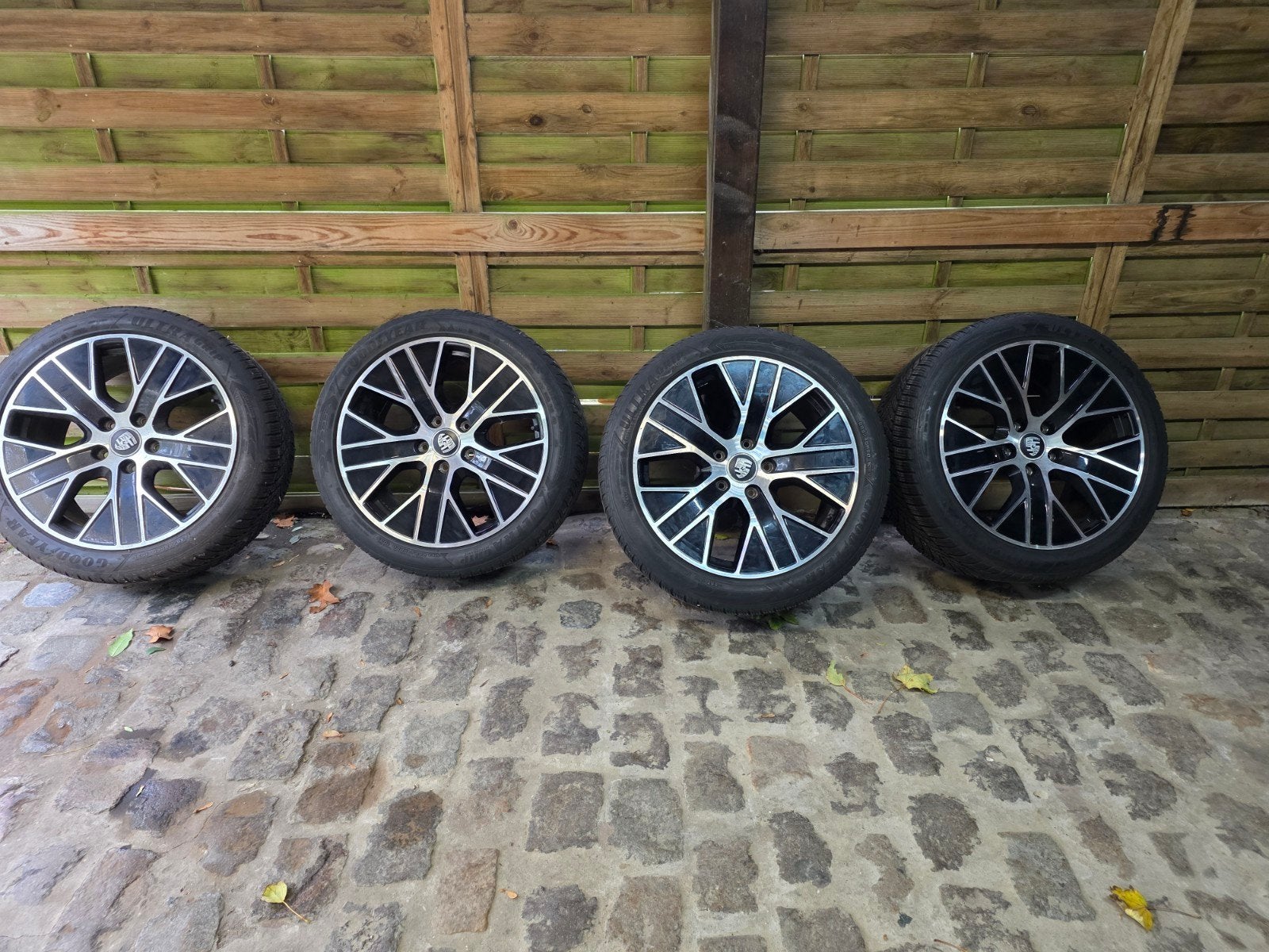 pneus Hiver Sur jantes Porsche Taycan originales, Autos : Pièces & Accessoires, Enlèvement, Pneus hiver, Pneu(s)