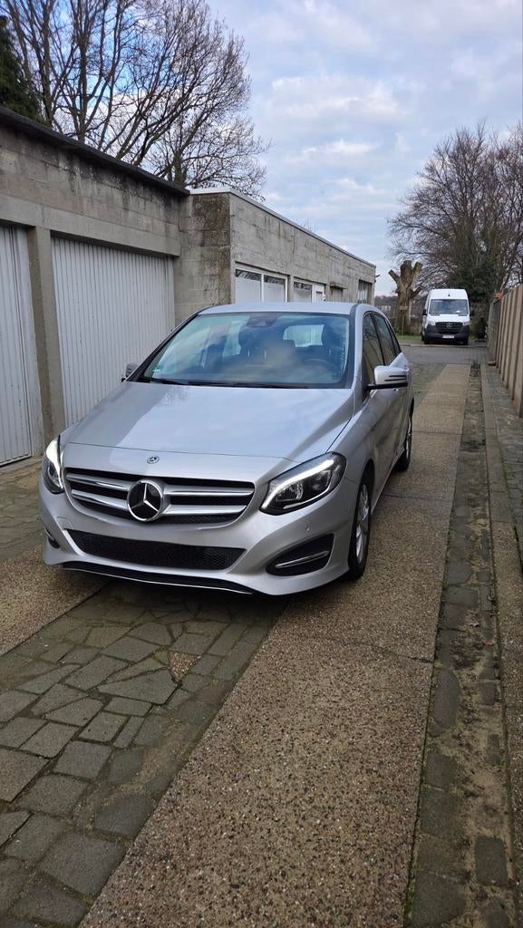 Mercedes-Benz B180 - 48.000km! Automaat! Veel opties!, Automaat, Leder, Navigatiesysteem, Particulier