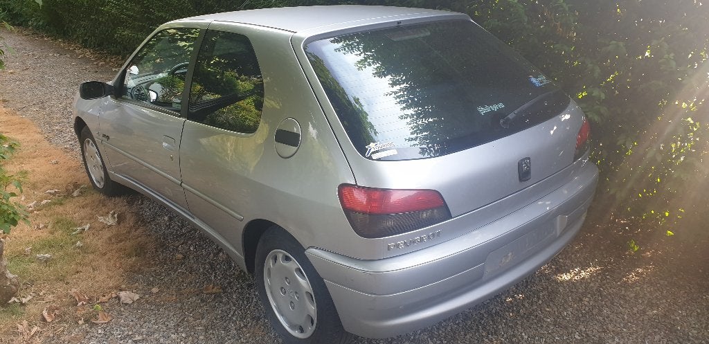 Peugeot 306 Midnight 2000/01, Autos, Peugeot, Particulier, Essence, Euro 3, Hatchback, 3 portes, Boîte manuelle, Argent ou Gris