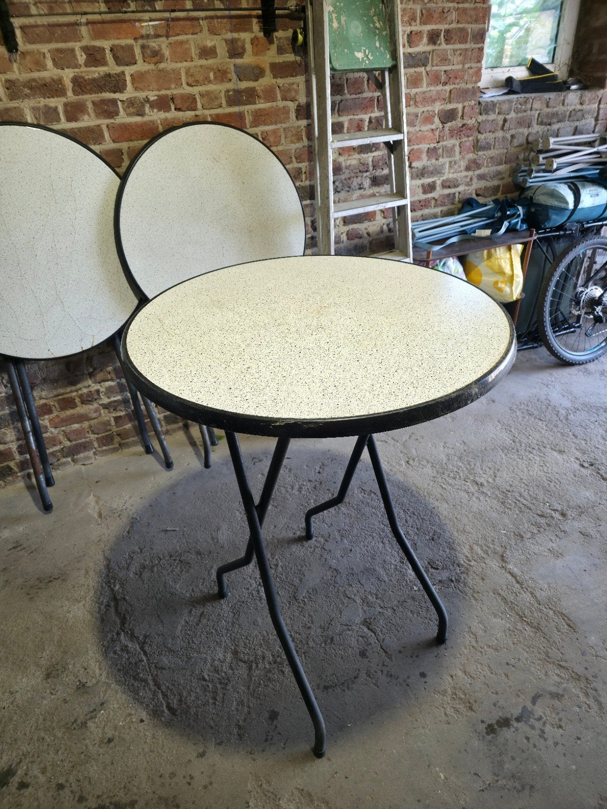 Te koop 3 tuintafels, Ophalen, Gebruikt, Rond
