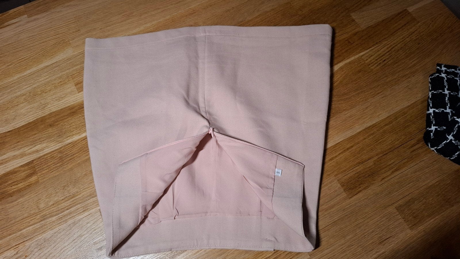 Type rose clair (jupe courte). Nouveau. Petite taille 36, Maison & Meubles, Enlèvement