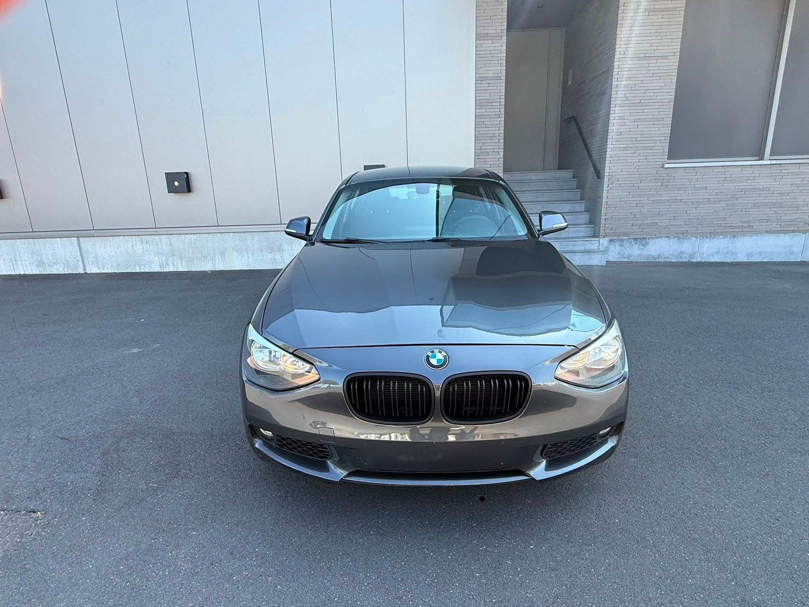BMW 118d Automaat | 2.0 Diesel | 197.000 km, Auto's, Automaat, 1995 cc, Zwart, Zilver of Grijs