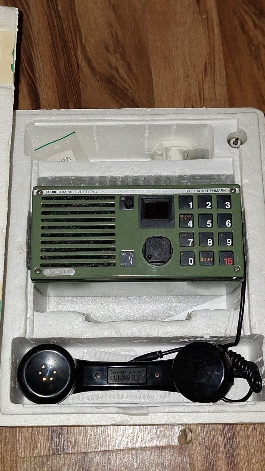 Radio VHF Sailor Compact RT2048, Sports nautiques & Bateaux, Instruments de navigation & Électronique maritime, Comme neuf, Autres types