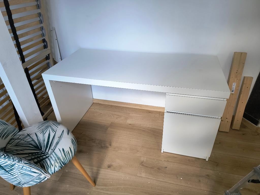 bureau ikea malm - wit - zeer goede staat, Huis en Inrichting, Ophalen, Scandinavisch, Zo goed als nieuw, IKEA