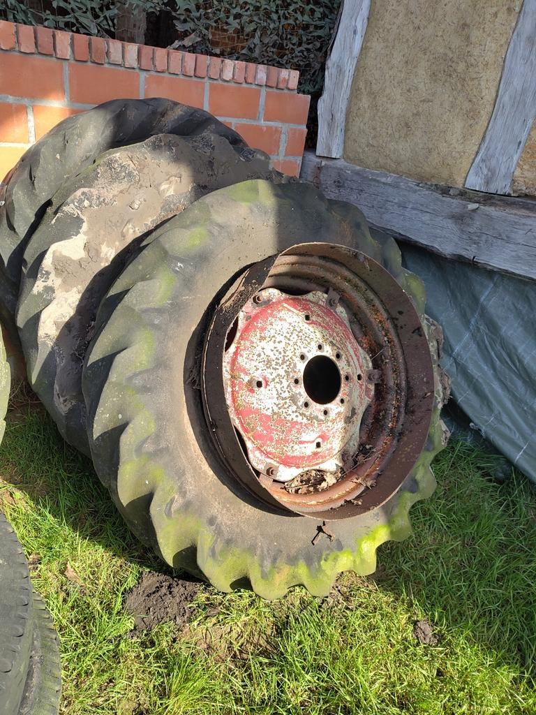 Oude tractorbanden met velg, Ophalen