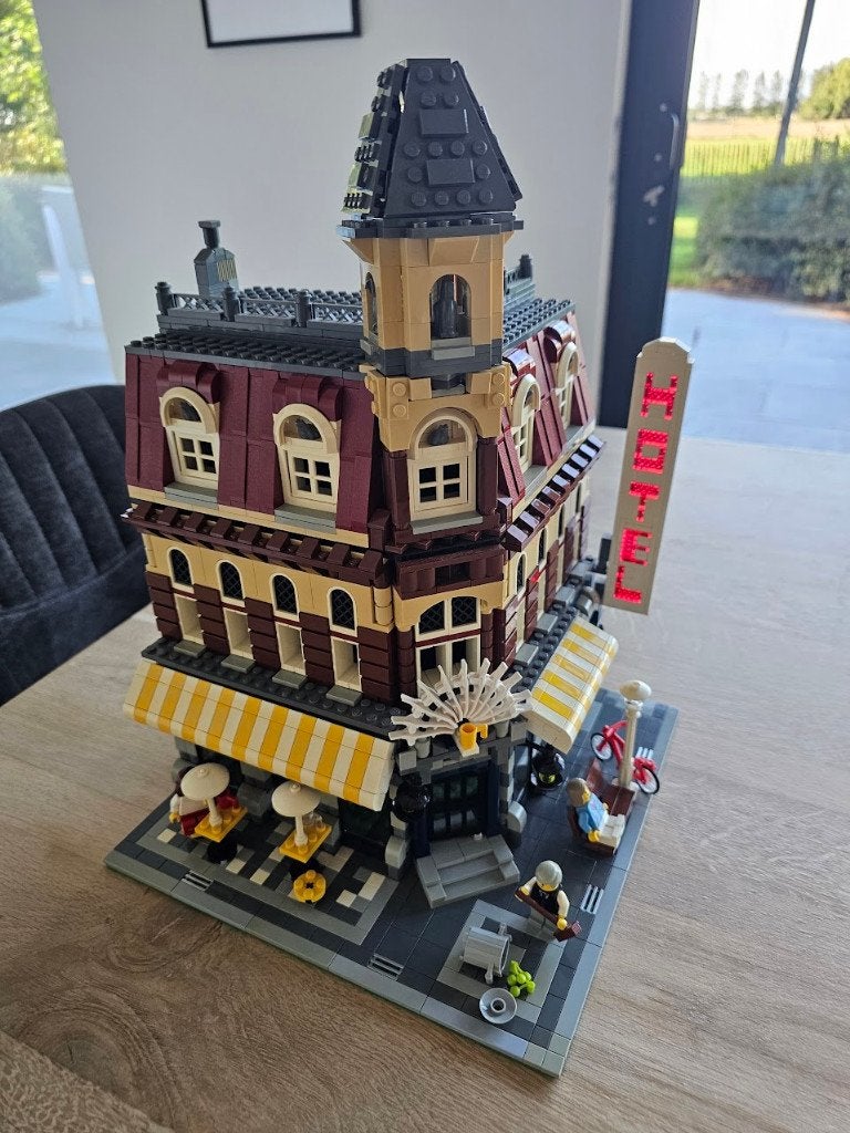 LEGO Modular: 10182 Café Corner met boekje (nieuwstaat), Kinderen en Baby's, Speelgoed | Duplo en Lego, Ophalen, Lego