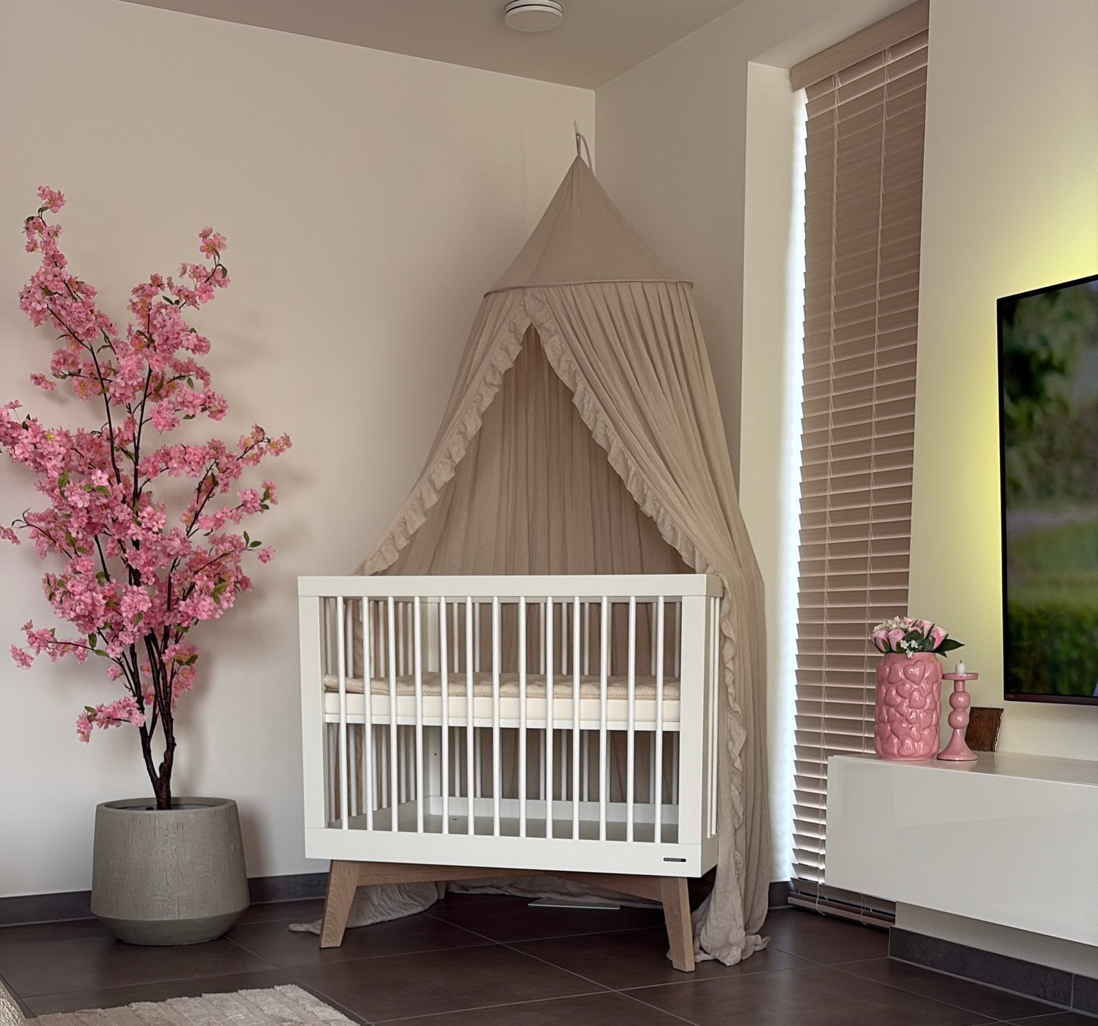Kidsmill Sixties Box Wit Mat / Naturel + matras en boxkleed, Ophalen, Zo goed als nieuw, Rechthoekig, In hoogte verstelbaar