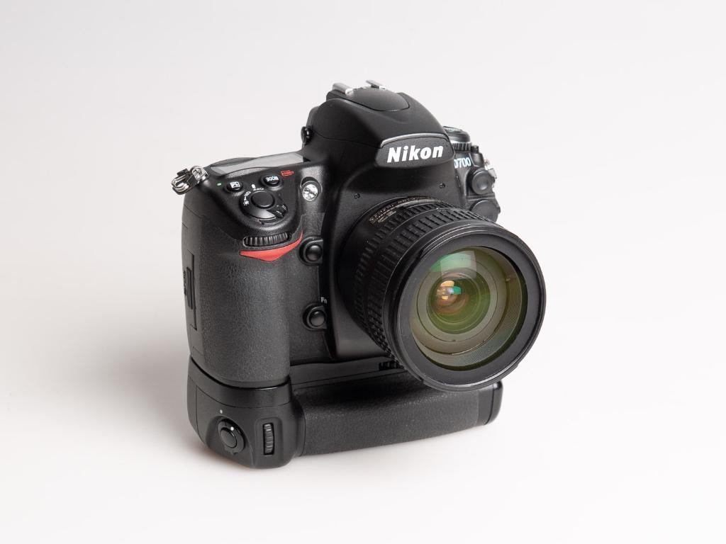 Nikon D700 + Nikon 24-85 mm AF-S G, Audio, Tv en Foto, Fotocamera's Digitaal, Ophalen, Gebruikt, 12 Megapixel, Nikon