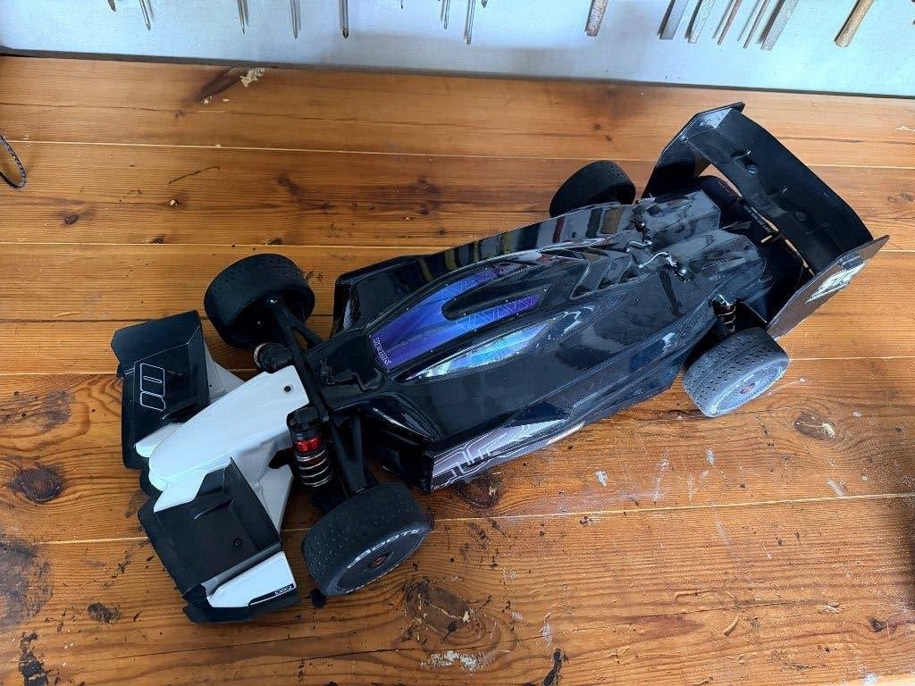 Arrma limitless, Hobby en Vrije tijd, Modelbouw | Radiografisch | Auto's, Elektro, Ophalen of Verzenden, Zo goed als nieuw, Auto onroad
