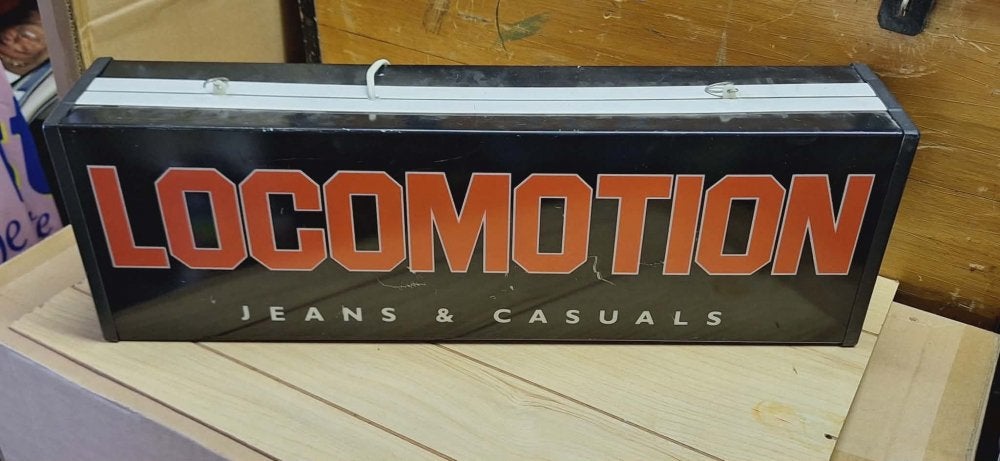 Toffe lichtbak, lichtreclame van Locomotion Jeans & Casuals., Ophalen, Gebruikt, Lichtbak of (neon) lamp