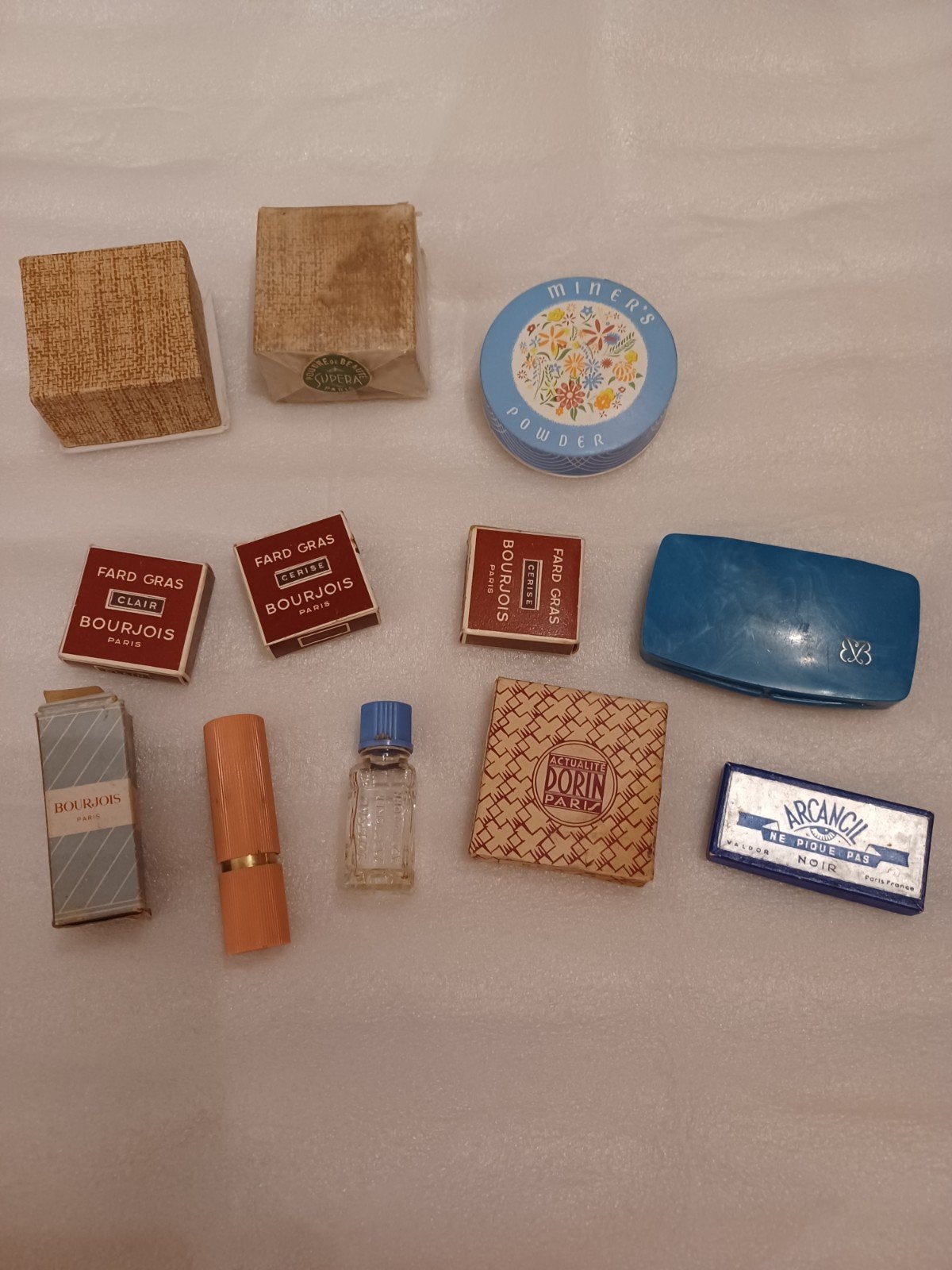 BOURJOIS et AUTRES lot divers boite de poudre etc ancien, Bijoux, Sacs & Beauté, Envoi, Lèvres