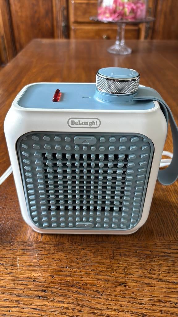 Delonghi Capsule Desk: NIEUW, Doe-het-zelf en Bouw, Ophalen of Verzenden, Nieuw, 200 tot 500 watt, Radiator
