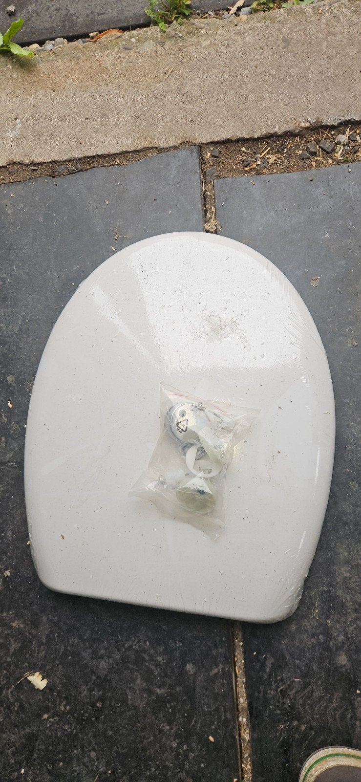 Wc bril ongebruikt, Ophalen