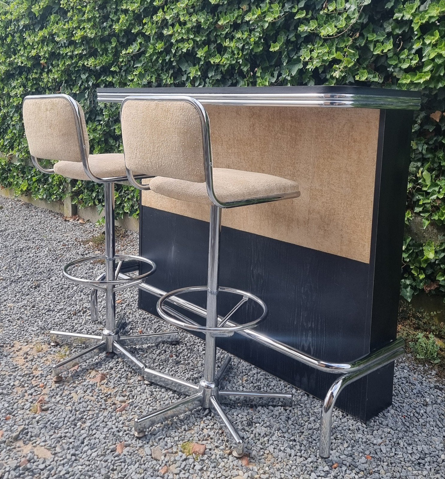 70 s bar met 2 krukken, Ophalen