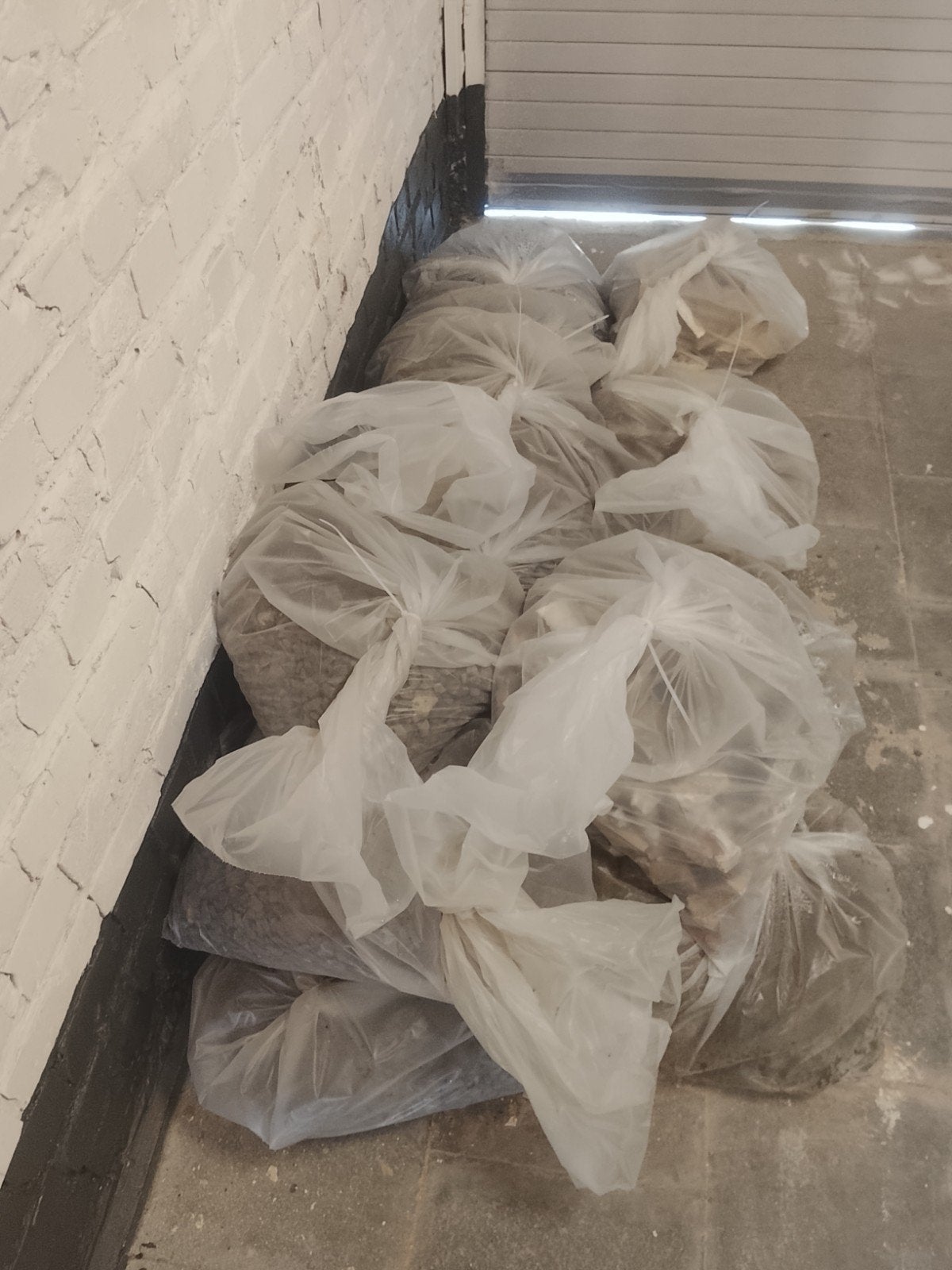 200-300kg proper gravier en steenpuin voor beton/fundering, Ophalen