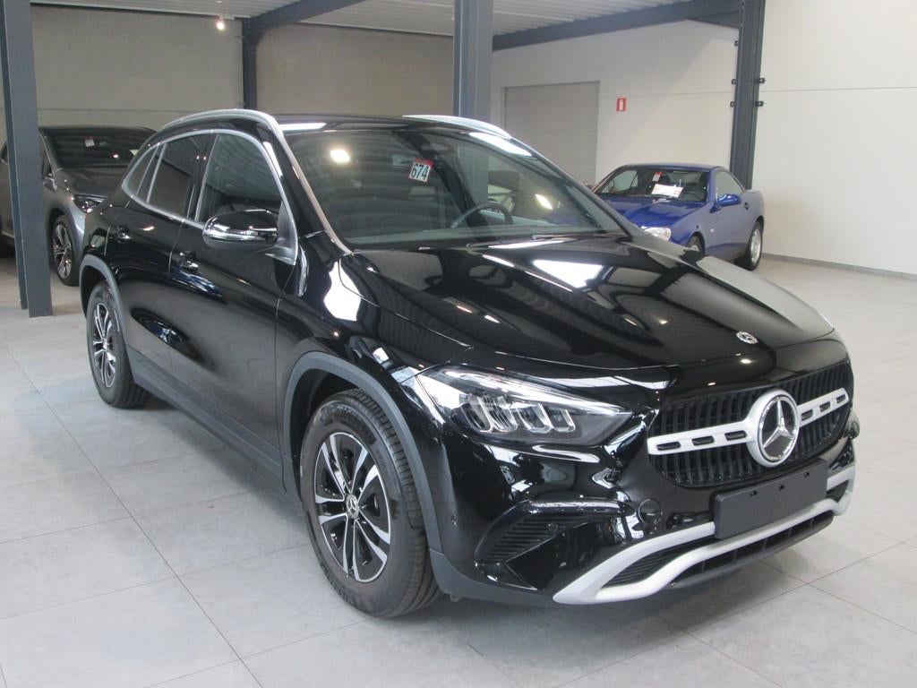 Mercedes-Benz GLA 180, Gebruikt, 4 cilinders, 136 pk, Zwart