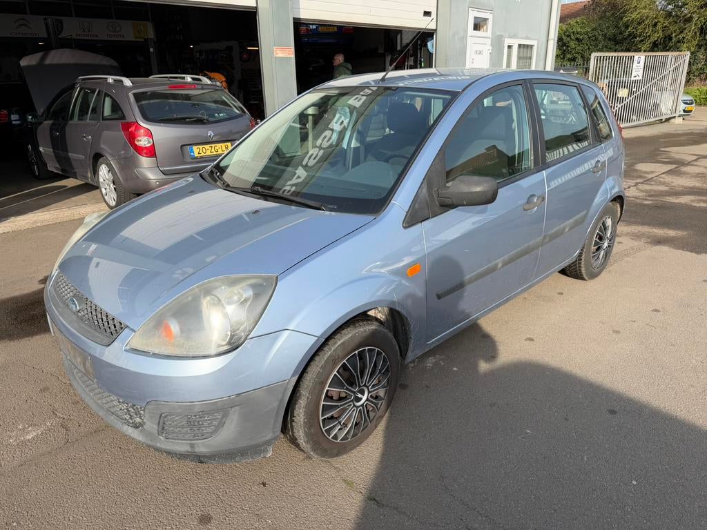 Ford Fiesta 1.3i Ambiente benzine 5 deurs, Auto's, Blauw, Bedrijf, Handgeschakeld, 5 deurs