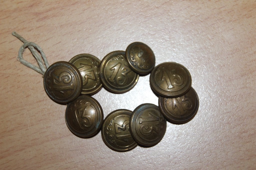 ABBL WW1 lotje van 9 knoppen „13e Linie Regt”, Verzamelen, Verzenden, Landmacht, Kleding of Schoenen