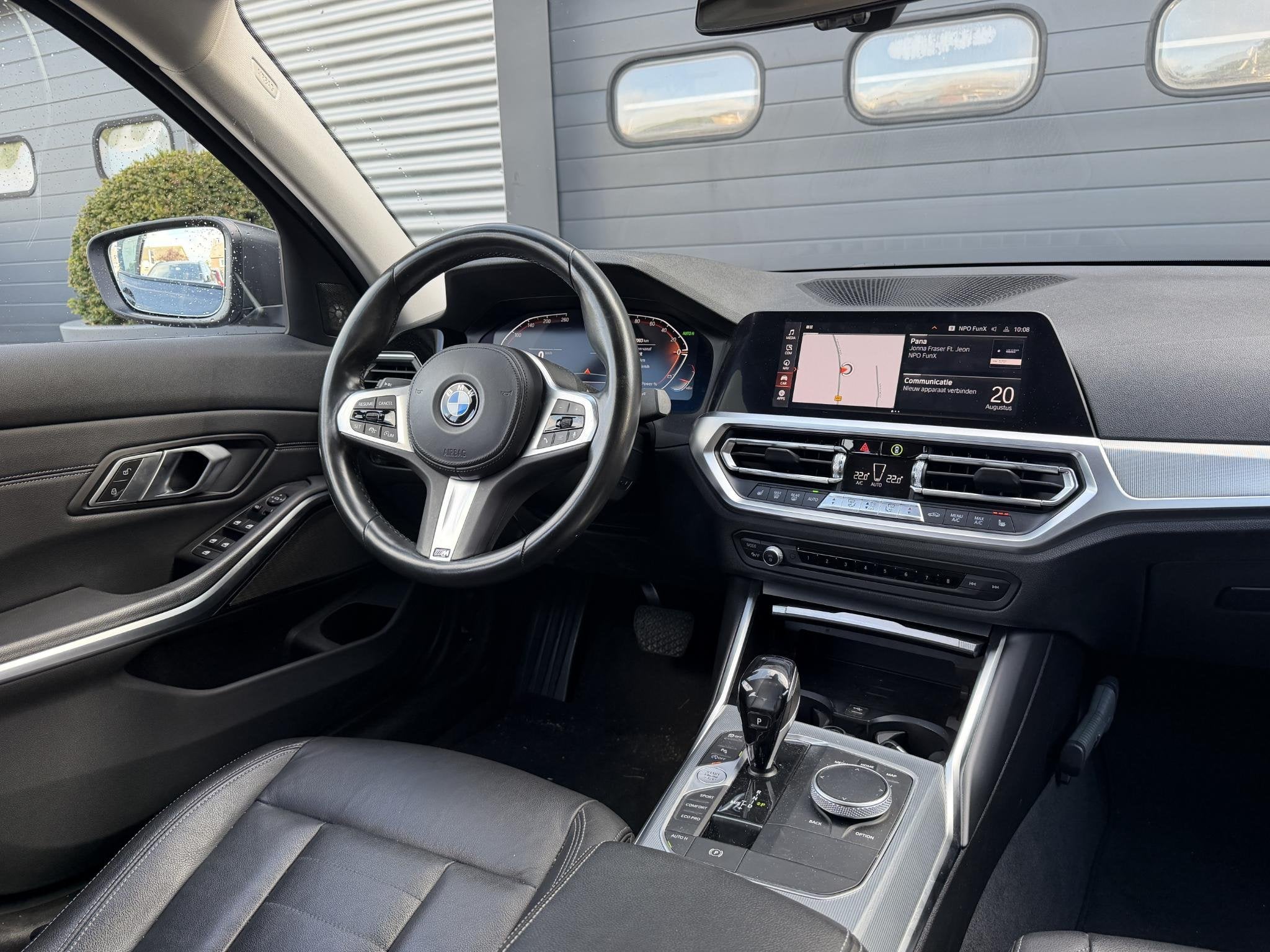 BMW 3-serie 320i xDrive High Executive Edition | Navigatie |, Auto's, BMW, Automaat, 4 cilinders, 1535 kg, Bedrijf