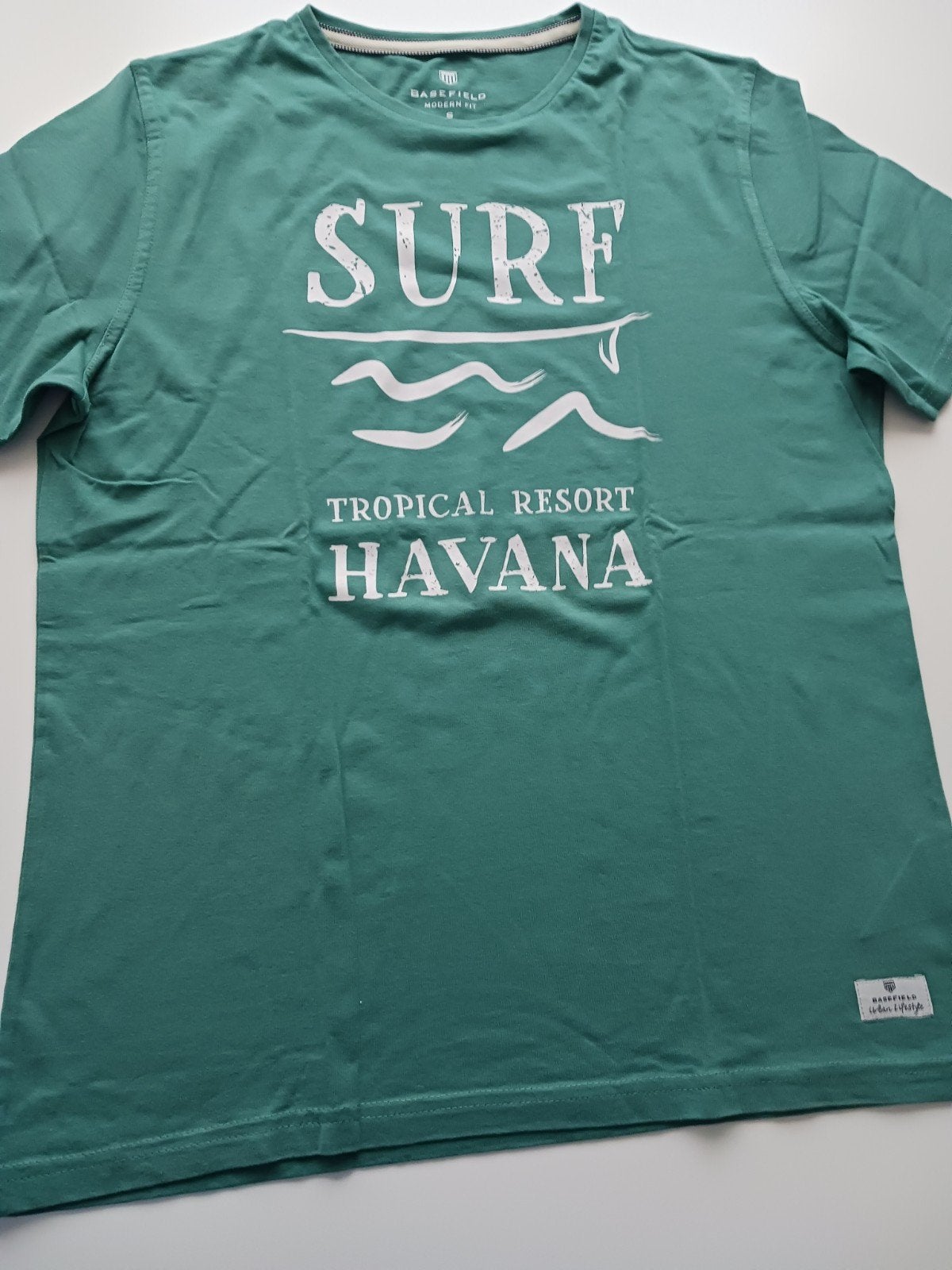Groene t-shirt merk Basefield net als nieuw te koop. Maat S, Kleding | Heren, T-shirts, Ophalen, Zo goed als nieuw, Maat 46 (S) of kleiner