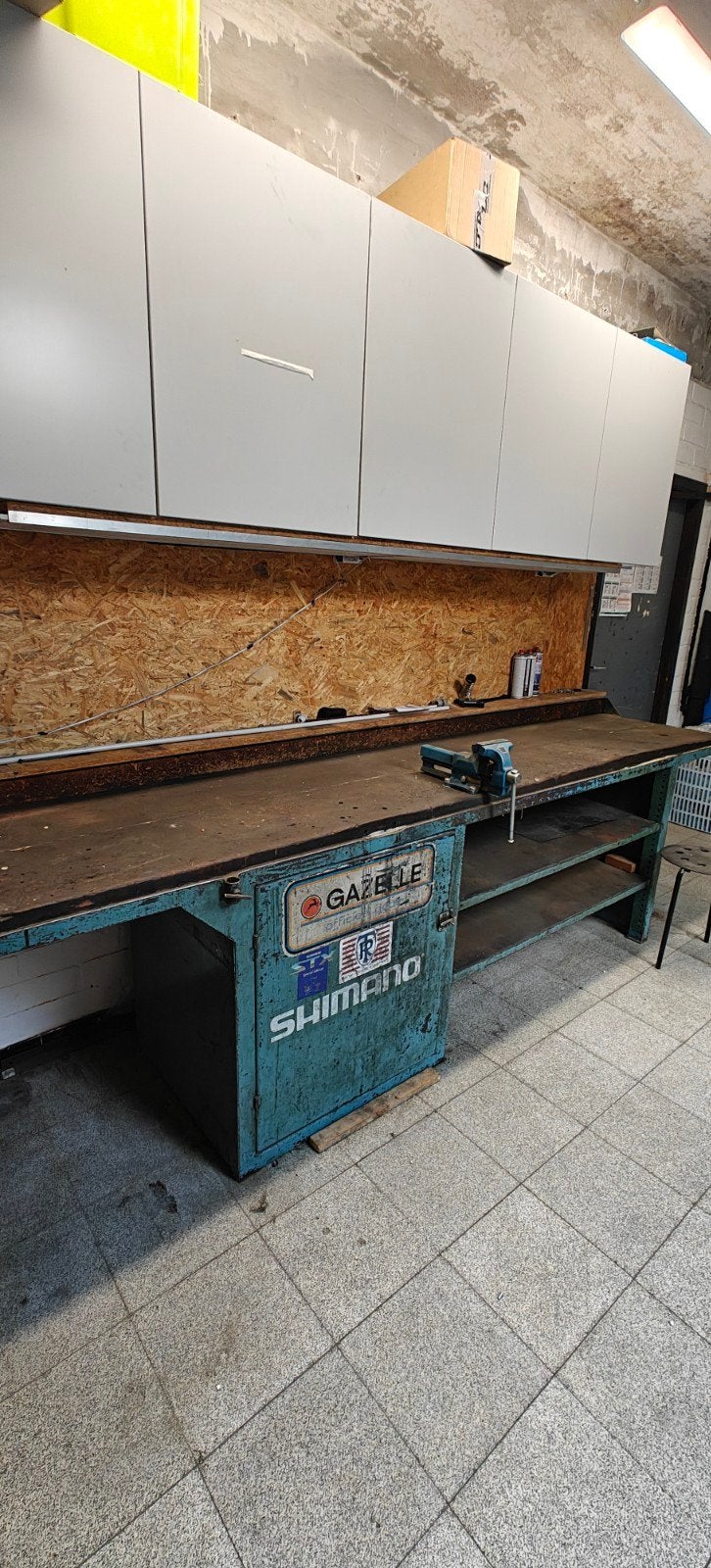 Établi en acier lourd avec dessus en bois dur, Bricolage & Construction, Établis, Étau, Enlèvement