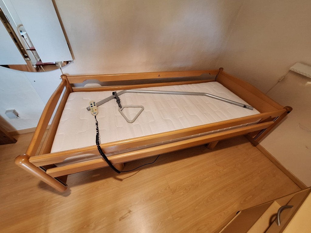 Lit pour personnes âgées Völker 2080S, 90 cm, Une personne, Enlèvement, Utilisé