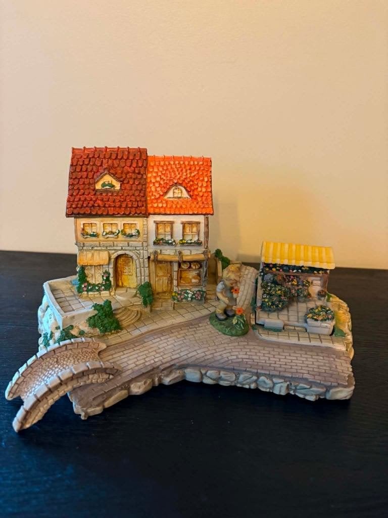 Hummel Goebel huis, bloemenkraam en figuurtje, zeldzaam, Ophalen of Verzenden, Zo goed als nieuw, Hummel
