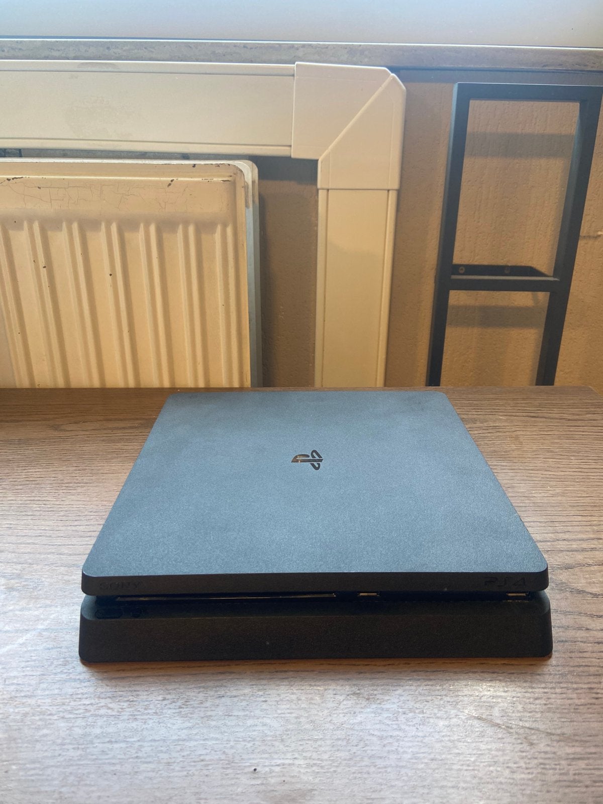 PlayStation 4 met controller en kabels, Games en Spelcomputers, Spelcomputers | Sony PlayStation 4, Ophalen of Verzenden, Zo goed als nieuw