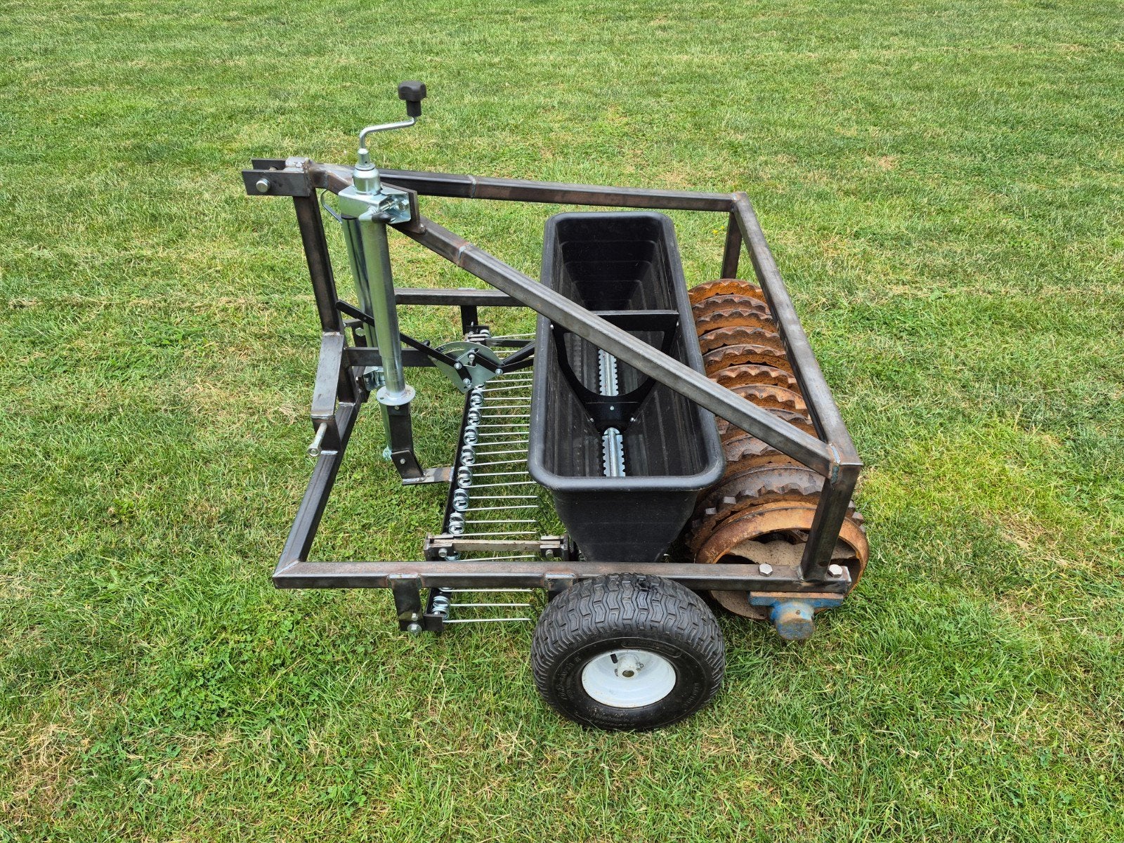 Doorzaaimachine / zaaimachine 100cm t.b.v. minitractor, Enlèvement, Râteau