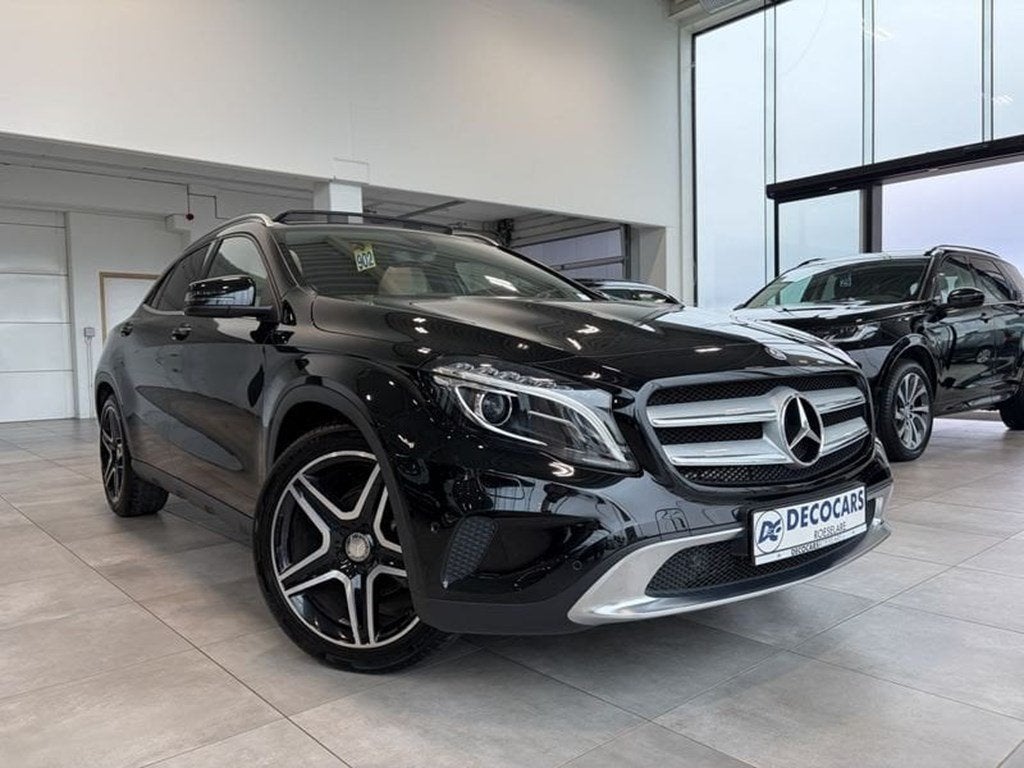 Mercedes-Benz GLA 200 AMG velgen / Panoramisch dak / Naviga, Auto's, Automaat, Zwart, 5 zetels, 5 deurs