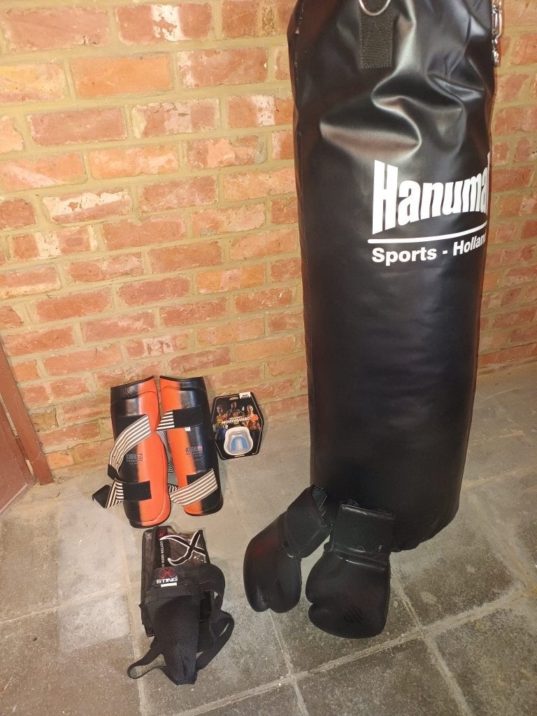 Sac de frappe 120 cm avec chaîne + équipement, Sport en Fitness, Ophalen, Gebruikt, Bokshandschoenen