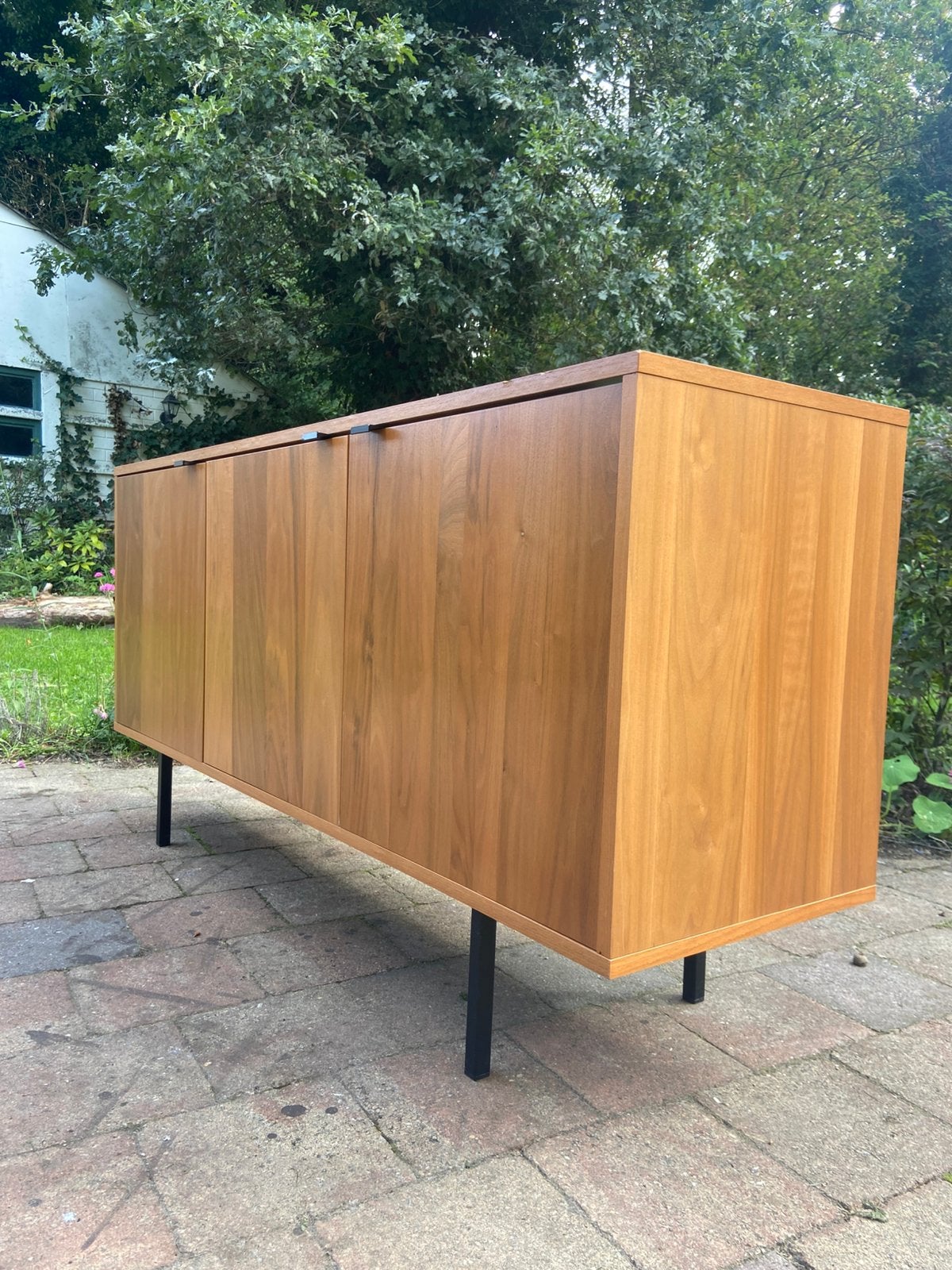 Modern Sideboard TV-meubel 140cm Houtlook met 4 Deuren, Huis en Inrichting, Ophalen, 100 tot 150 cm, Zo goed als nieuw, 25 tot 50 cm