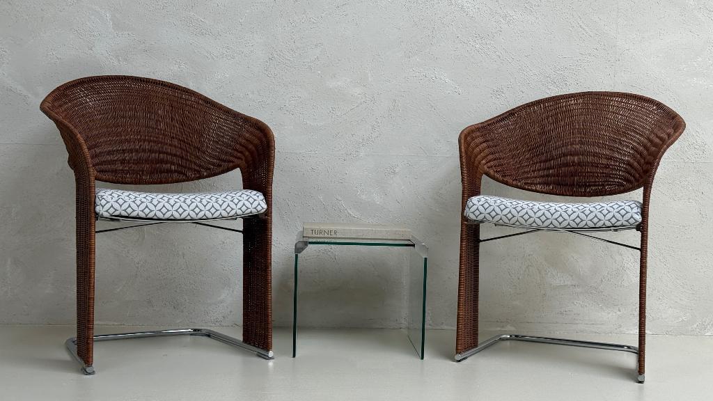 2 Prachtige Rotan Design Stoelen met Chromen onderstel, Huis en Inrichting, Stoelen, Gebruikt, Twee, Bruin, Ophalen of Verzenden