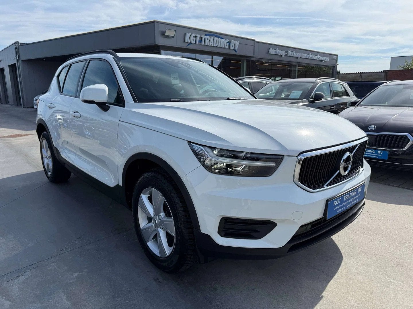 Volvo XC40 1.5 T2 129PK NAVIGATIE FULL LED BLUETOOTH DAB PDC, Auto's, Stof, Gebruikt, Lichtsensor, Wit