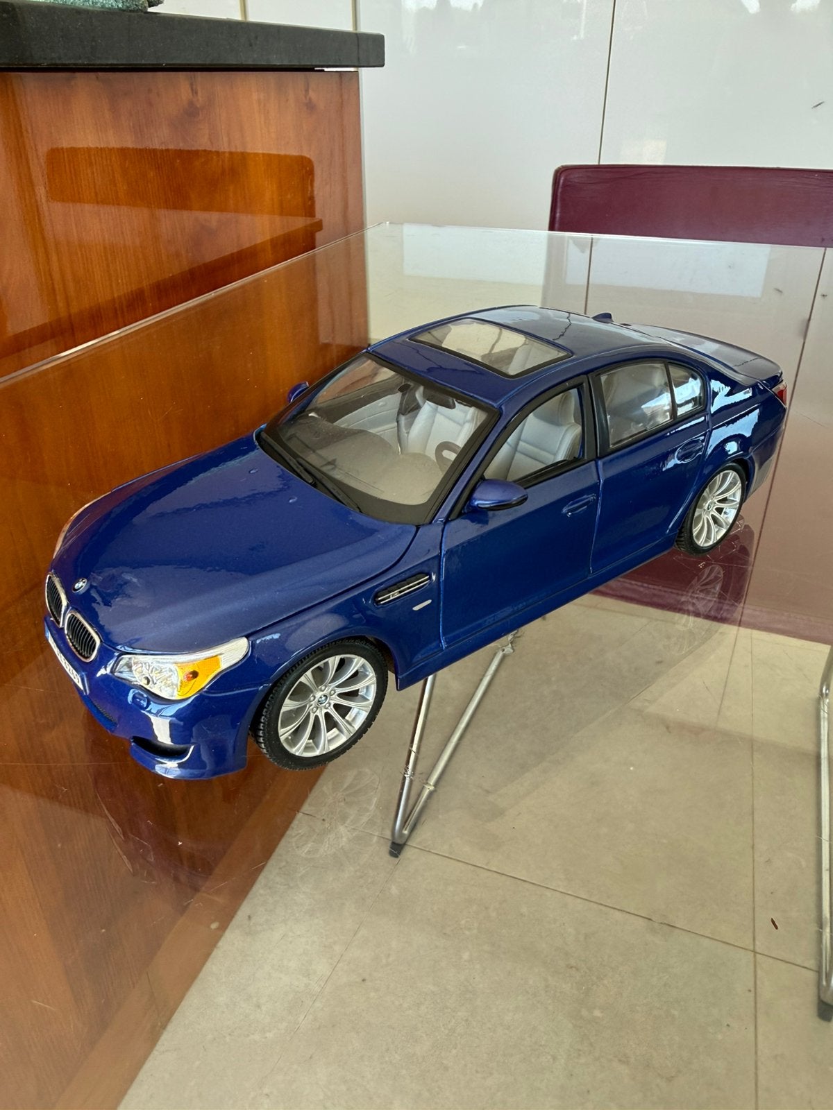 Schitterende blauwe BMW M5 E60 schaal 1/18 zonder doos, Hobby en Vrije tijd, Modelauto's | 1:18, Ophalen of Verzenden, Zo goed als nieuw