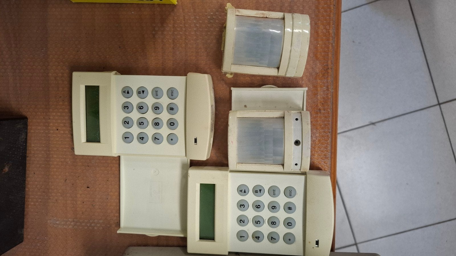 Centrale d'alarme Honeywell Galaxy 2-44 (G2-44) + Claviers &, Enlèvement ou Envoi, Utilisé, Système complet, Mouvement