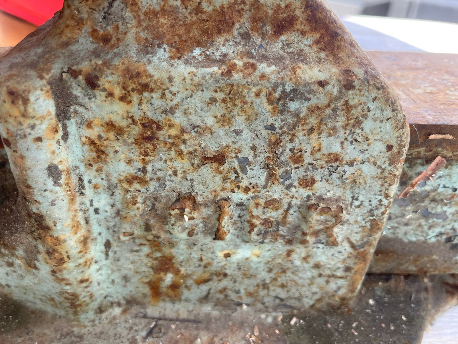 Ancien étau robuste, Bricolage & Construction, Enlèvement, Utilisé, Moins de 70 cm, Étau