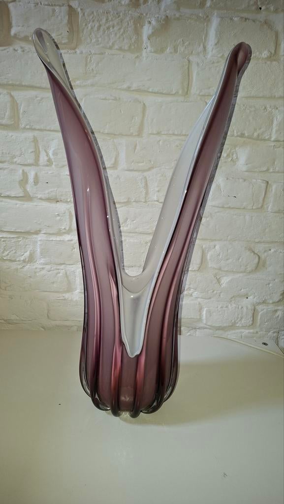 Vase en verre à pétoncles, Enlèvement