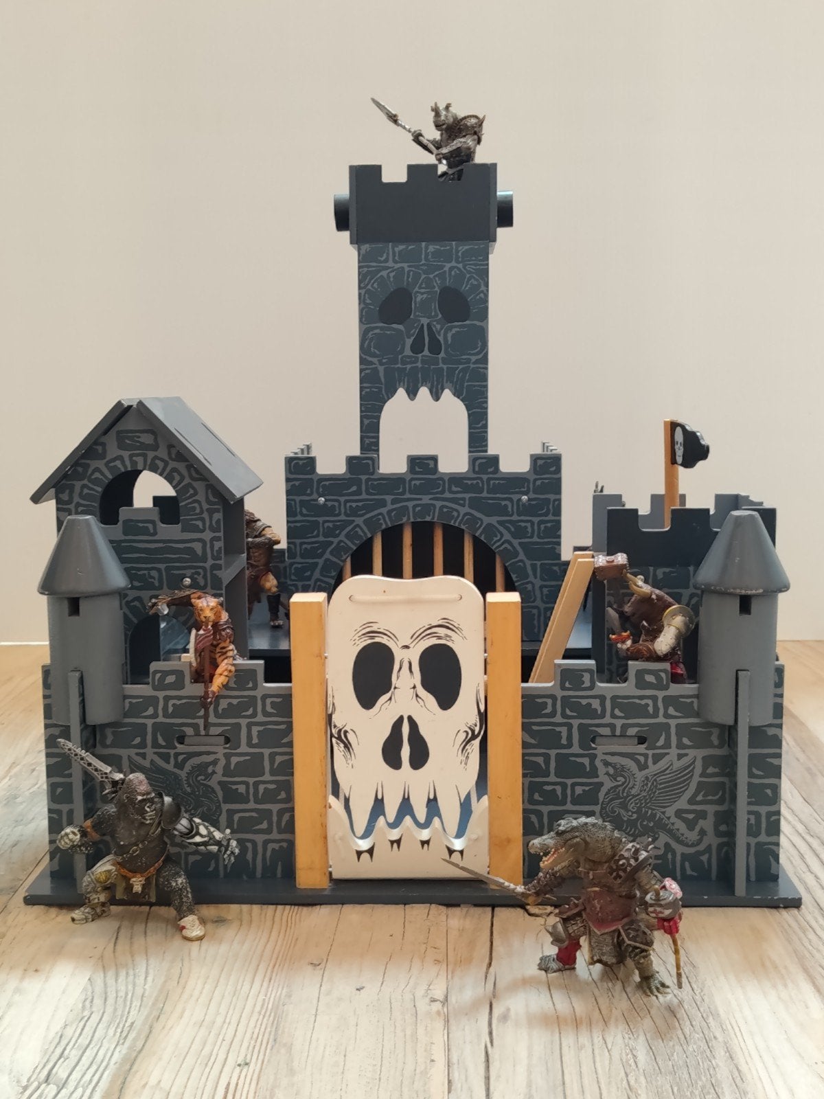 Château Tour des Ténèbres avec 8 figurines, Enlèvement, Comme neuf
